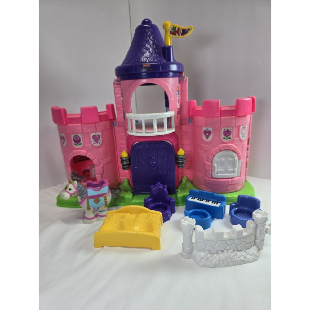 Vintage 2004 Fisher Price Little People Lil' Kingdom Pink Palace + Accessories